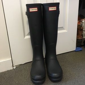 BRAND NEW Size 9 Tall Hunter Boots in Matte Black